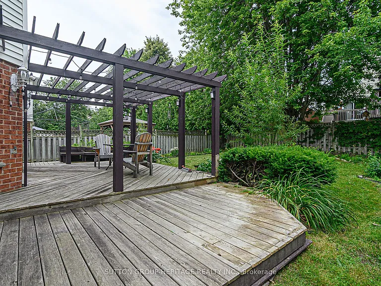 209 Bassett Blvd — Photo 39