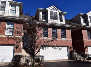 567 Linden Ct, Geneva, IL 60134