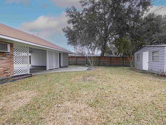 4th image of 227 Pecan Ave