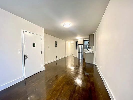 2nd image of 2112 Regent Pl #1