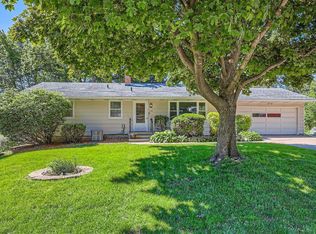 908 County Road C2 W, Roseville, MN 55113