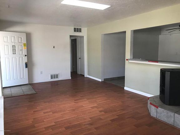 2nd image of 3001 Crestridge Dr