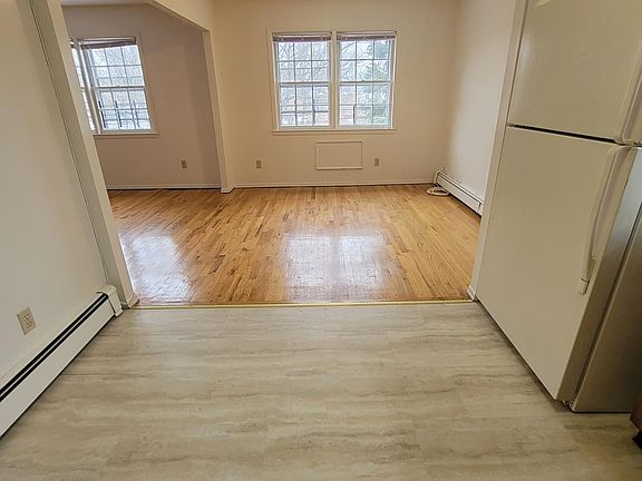 3rd image of 29-27 Bell Blvd