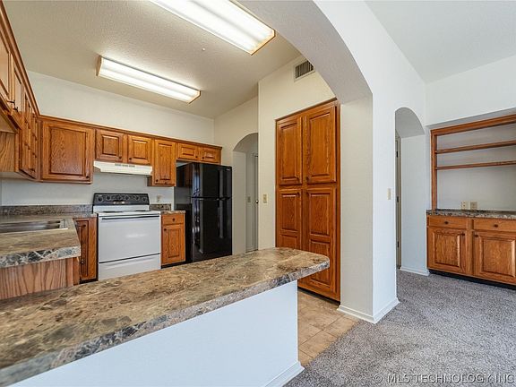 4th image of 301 E Washington Ave #2008