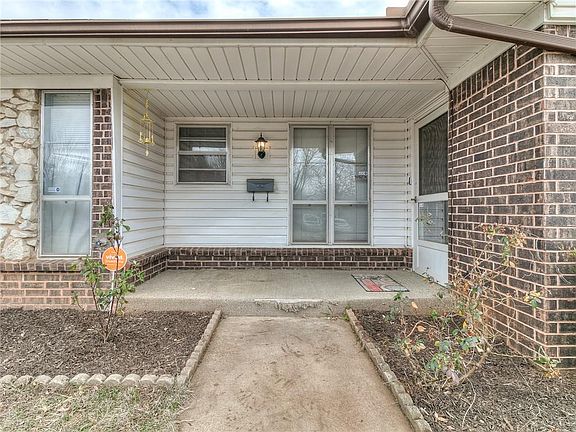 2nd image of 210 Bellaire Dr