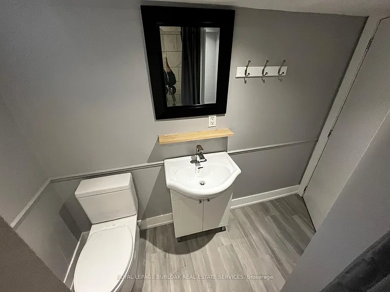 3140 Michael Cres #B — Photo 12