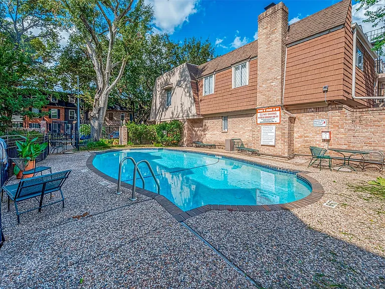 432 N Post Oak Ln — Photo 33