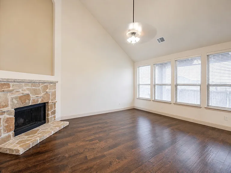2933 Softwood Cir — Photo 11