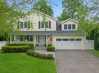 15 Old Farm Rd, Scarsdale, NY 10583