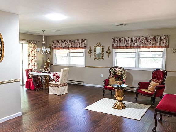 4th image of 5 Chelsea Dr #70