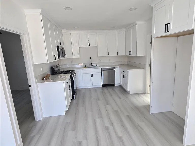 1279 W Vine St — Photo 2