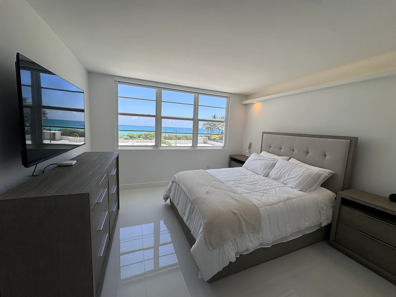 1 bed, 819 sqft, $3,900 — Photo 3