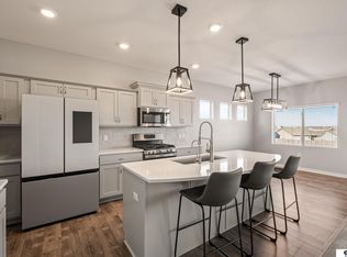17608 Palisades Dr, Omaha, NE 68136