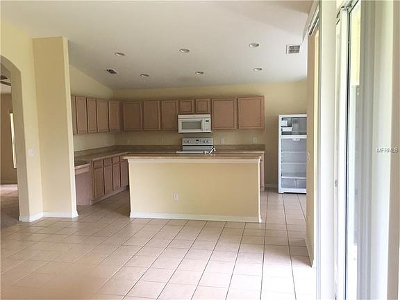 3rd image of 880 McInnis Ct