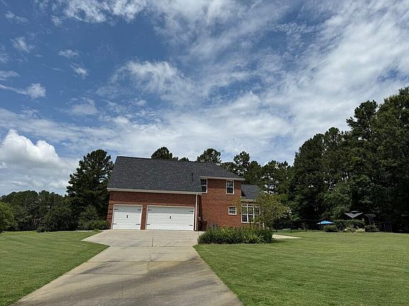 3rd image of 729 Fairway Lakes Rd