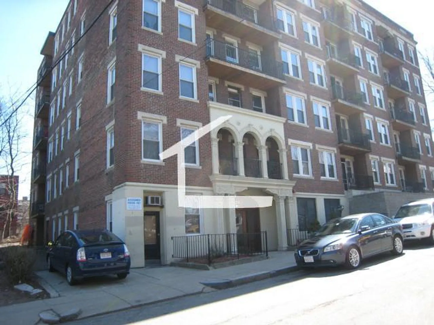 Nice 1 bed in Allston — Photo 2