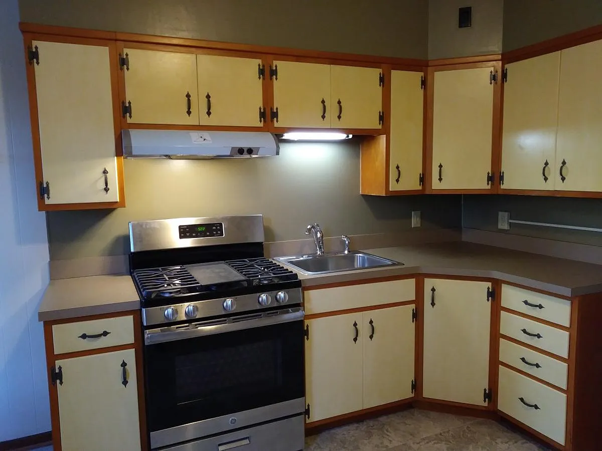 Kitchen - 336 W Orange St #2