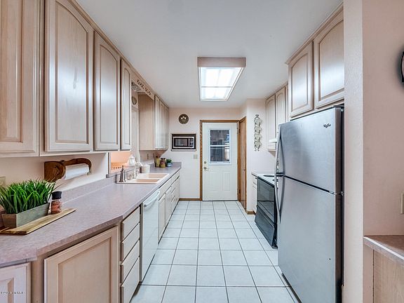 3rd image of 129 Beaumont Dr