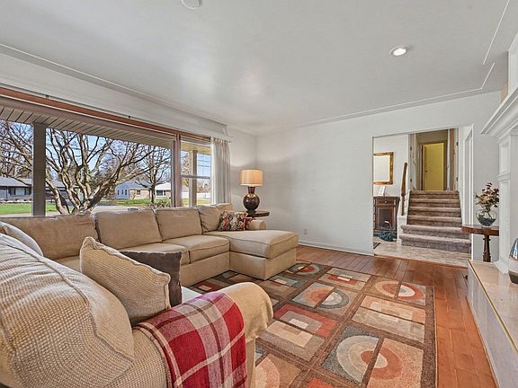 4th image of 3121 Fleetwood Dr