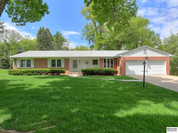 1218 Skylark Dr, Omaha, NE 68144