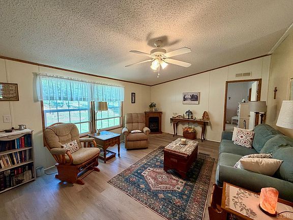 3rd image of 567 Columbus Rd