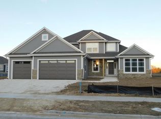 264 Mullberry Ln, Grafton, WI 53024