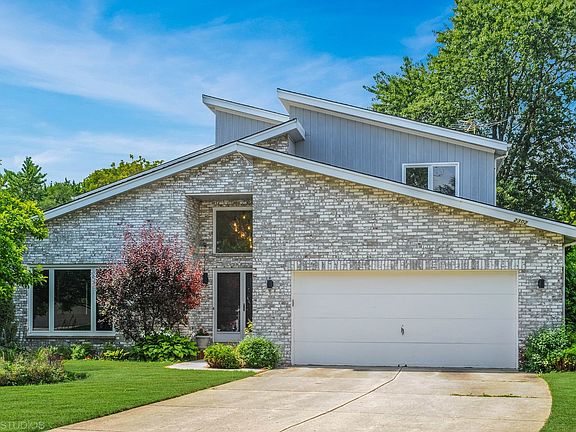2nd image of 2302 Sussex Ln