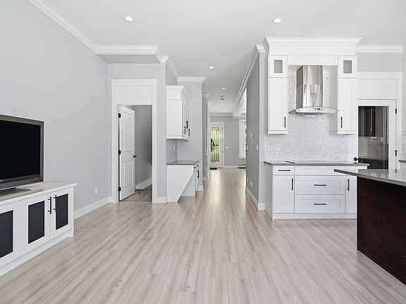 4th image of 6035 138a St