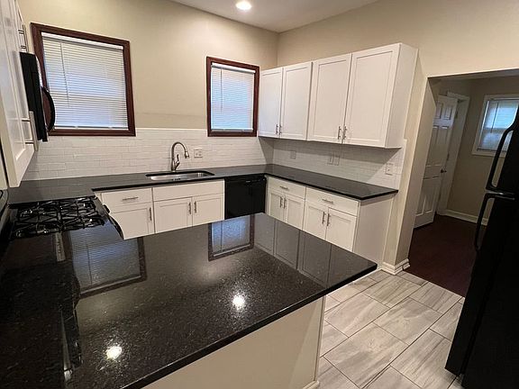 5th image of 883-885 Oak St