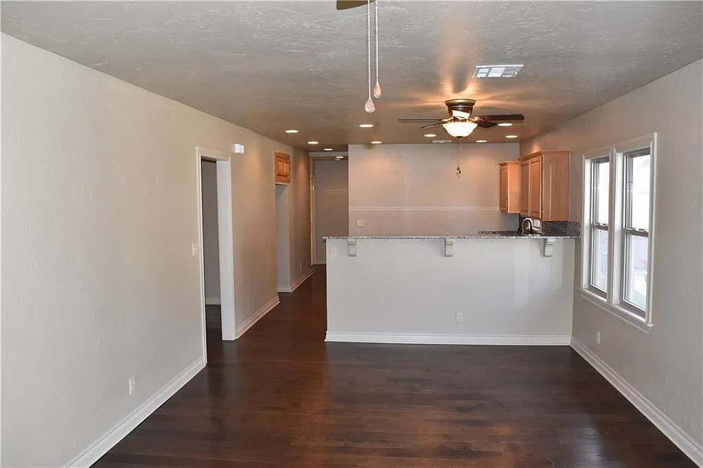 3 bed, 1196 sqft, $1,200 — Photo 3