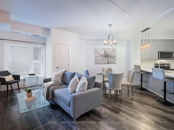 610 Farmstead Dr #324, Milton, ON L9T 8X5