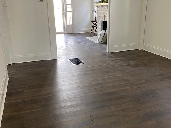 3rd image of 212 Castlewood Dr #101