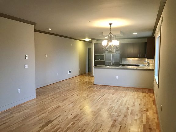 5th image of 18609 SE Newport Way APT 101