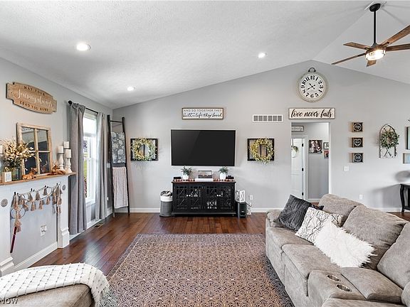 3rd image of 64568 Mount Olivett Rd