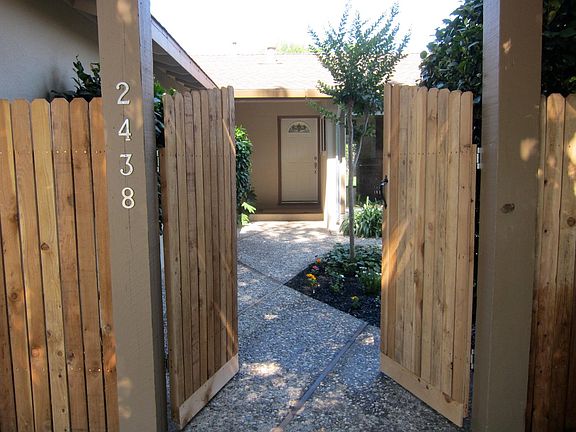 3rd image of 2438 La Loma Dr
