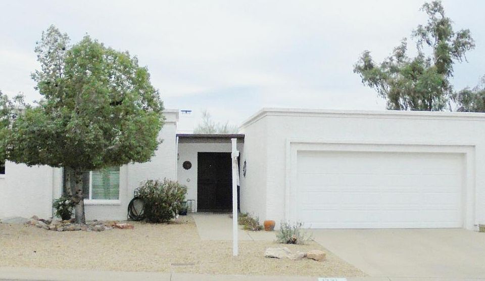 1st image of 1321 E Canterbury Dr