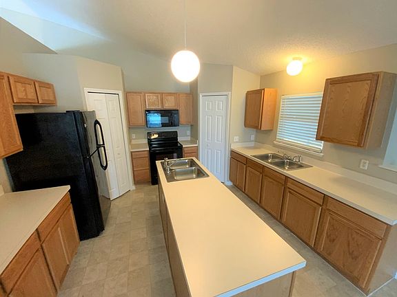 5th image of 4052 Half Moon Cir