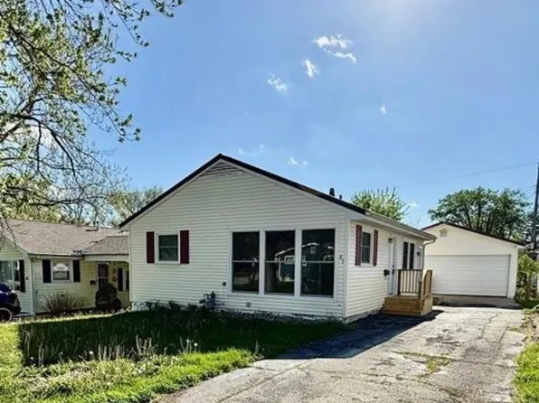 31 Sickles Dr, Decatur, IL 62521