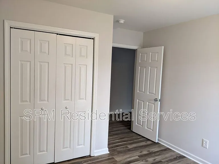2105 Dexter St — Photo 13