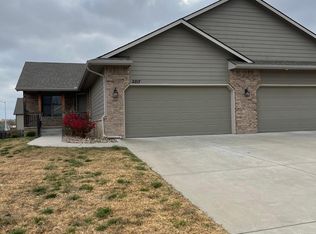 2217 E Quivira Cir, Kechi, KS 67067