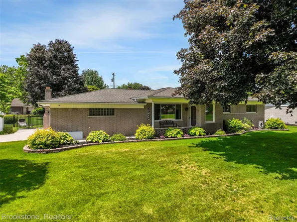 6042 Ravenswood Dr, Shelby Township, MI 48316