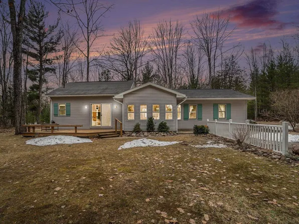 305 Maplewood Dr, Bellaire, MI 49615