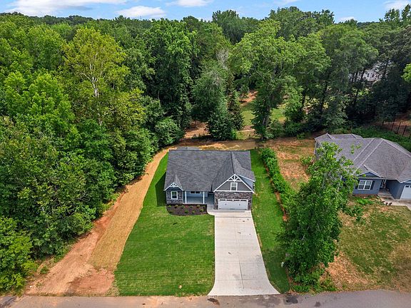 3rd image of 300 Canebrake Dr