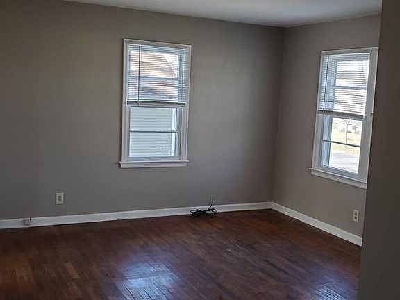 3rd image of 611 W Patterson St