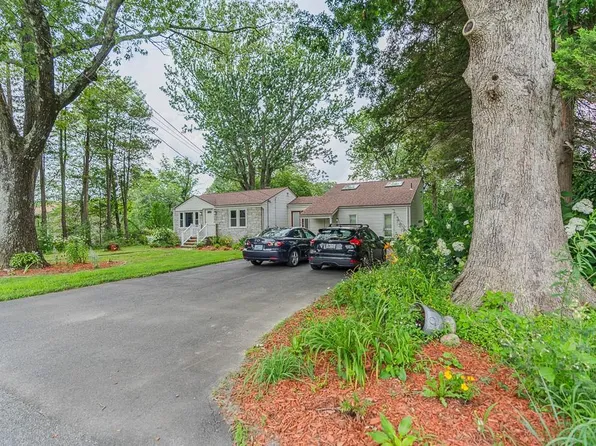 1825 Phenix Ave, Cranston, RI 02921
