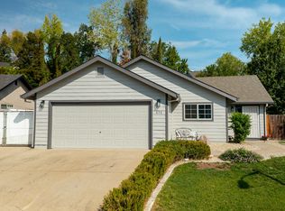 858 Spaniel Dr, Redding, CA 96003