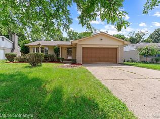 23610 Edinburgh St, Southfield, MI 48033