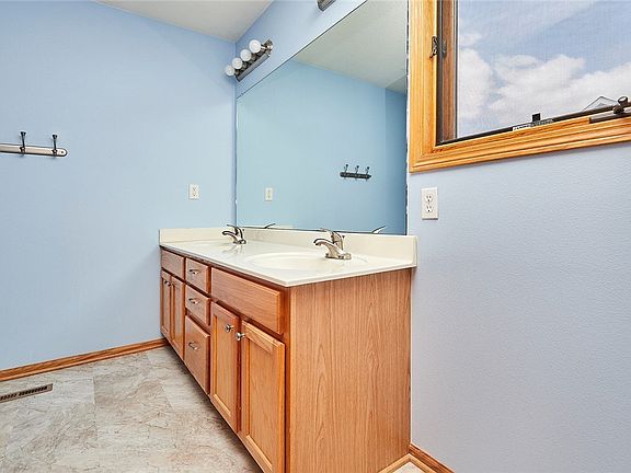 5th image of 7898 Aspen Dr