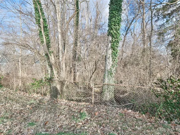 345 Park End Dr, Dayton, OH 45415