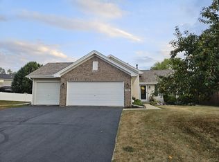 815 Needle Point Dr, Machesney Park, IL 61115